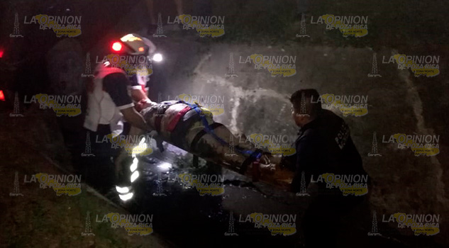 Auto embiste a ama de casa tras ser golpeado por un tráiler Auto embiste a ama de casa tras ser golpeado por un tráiler