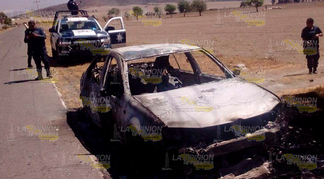 Calcinan a ex titular del MP en Xicotepec y Huauchinango en su auto Calcinan a ex titular del MP en Xicotepec y Huauchinango en su auto