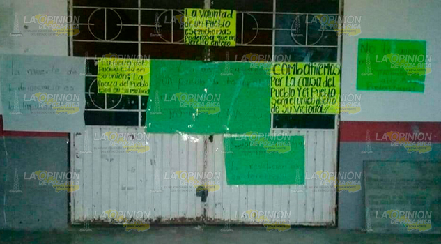 Campesinos de Piedras Negras se quejan del alcalde de Jalpan Campesinos de Piedras Negras se quejan del alcalde de Jalpan