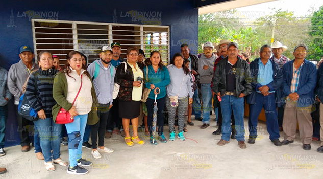 Campesinos toman CAEV de Cazones de Herrera Campesinos toman CAEV de Cazones de Herrera