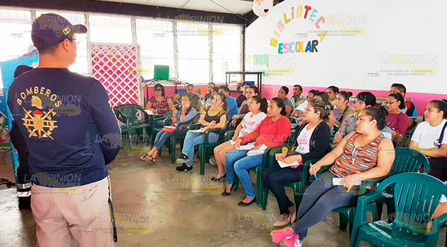 Capacitan en materia de PC a padres de niños de preescolar en Martínez de la Torre Capacitan en materia de PC a padres de niños de preescolar en Martínez de la Torre