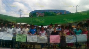 Continúa bloqueo de carretera en Mexcatla Continúa bloqueo de carretera en Mexcatla