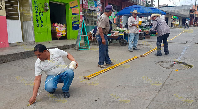 Delimitan áreas para tianguistas en Lázaro Cárdenas