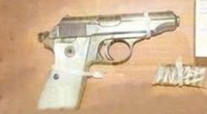 Detienen a 2 personas por posesión ilegal de arma de fuego Detienen a 2 personas por posesión ilegal de arma de fuego