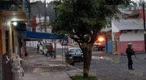 Detonaciones, enfrentamiento y cierre de calle en Xalapa Detonaciones, enfrentamiento y cierre de calle en Xalapa