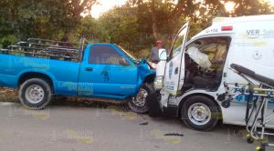 Ebrio se impacta contra una ambulancia en la comunidad de Belén Ebrio se impacta contra una ambulancia en la comunidad de Belén