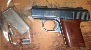 Capturan a 3 empistolados en Tuxpan, tronaban cuetes en la playa Empistolados tras las rejas en Tuxpan