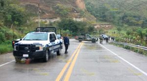 Encontronazo entre camioneta militar y pipa de gas en el boulevard Papantla - Tajín Encontronazo entre camioneta militar y pipa de gas en el boulevard Papantla - Tajín