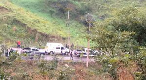 Encontronazo entre camioneta militar y pipa de gas en el boulevard Papantla - Tajín Encontronazo entre camioneta militar y pipa de gas en el boulevard Papantla - Tajín