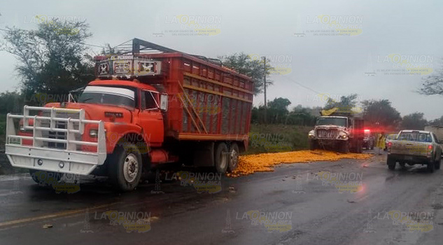 Encontronazo entre camión de volteo y torton de carga en la Álamo - Alazán Encontronazo entre camión de volteo y torton de carga en la Álamo - Alazán