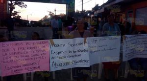 Habitantes de Chicontepec bloquean carretera a la altura de Mexcatla Habitantes de Chicontepec bloquean carretera a la altura de Mexcatla