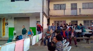 Habitantes de Chicontepec bloquean carretera a la altura de Mexcatla Habitantes de Chicontepec bloquean carretera a la altura de Mexcatla