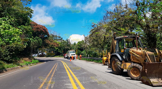 Inservible bacheo en la carretera México - Tuxpan Inservible bacheo en la carretera México - Tuxpan