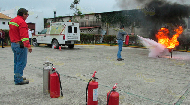 Instruyen a personal del Hospital de Cerro Azul Instruyen a personal del Hospital de Cerro Azul