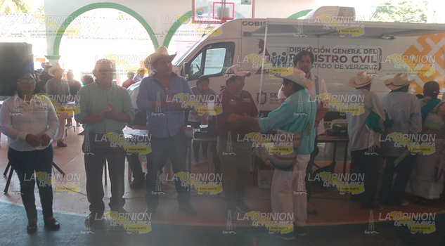 Maratónica entrega de actas de nacimiento en Filomeno Mata Maratónica entrega de actas de nacimiento en Filomeno Mata