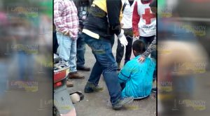 Motociclista de Naranjos derrapa al esquivar tráiler Motociclista de Naranjos derrapa al esquivar tráiler