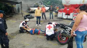 Motociclista esquiva pipa en la Tuxpan - Poza Rica y derrapa Motociclista esquiva pipa en la Tuxpan - Poza Rica y derrapa