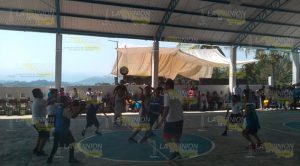 Niños basquetbolistas derrochan talento en cancha de escuela en Tahuaxni Norte Niños basquetbolistas derrochan talento en cancha de escuela en Tahuaxni Norte