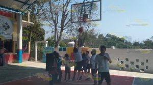 Niños basquetbolistas derrochan talento en cancha de escuela en Tahuaxni Norte Niños basquetbolistas derrochan talento en cancha de escuela en Tahuaxni Norte