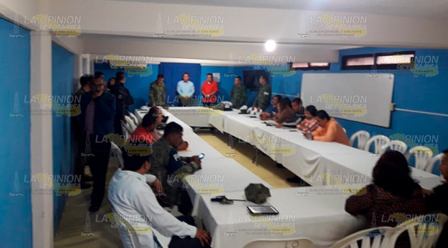 Reunión de Seguridad Pública en Cazones de Herrera Reunión de Seguridad Pública en Cazones de Herrera