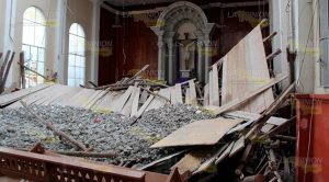 Se desploma andamio en el interior de parroquia en Cerro Azul Se desploma andamio en el interior de parroquia en Cerro Azul