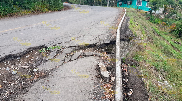 Se hunde la carretera a Tumbadero, demandan reparación Se hunde la carretera a Tumbadero, demandan reparación