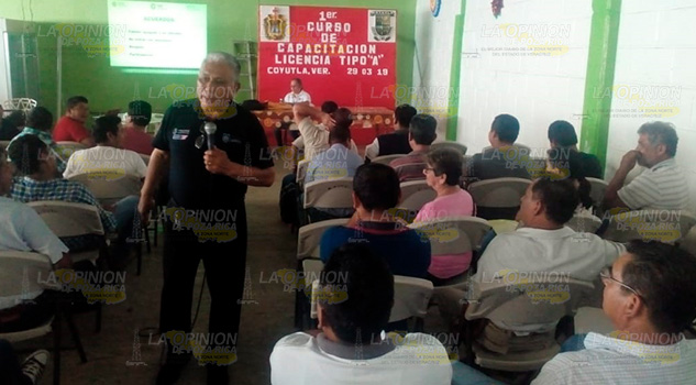 Tránsito capacita a próximos conductores de Transporte Público en Coyutla Tránsito capacita a próximos conductores de Transporte Público en Coyutla