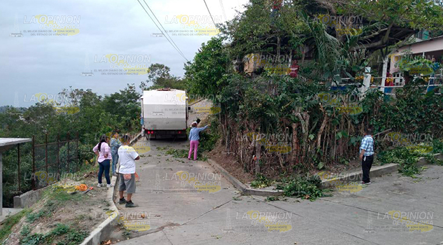 Vecinos se organizan para convivir armónicamente en Papantla Vecinos se organizan para convivir armónicamente en Papantla
