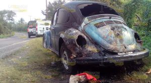 Vocho quedó reducido a chatarra tras incendiarse en Poza Rica Vocho quedó reducido a chatarra tras incendiarse en Poza Rica