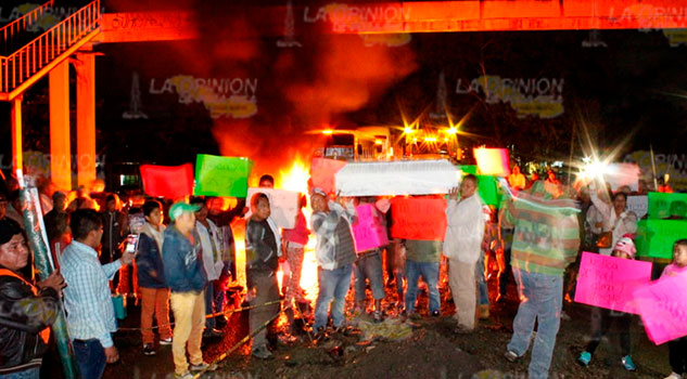 Protesta en carretera de Álamo se sale de control