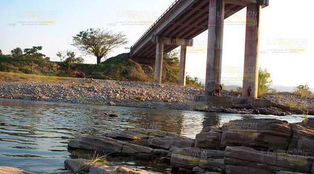 Adolescente "chilanga" se ahoga en el río Ajajalan a la altura de Tecuantepec, Zozocolco