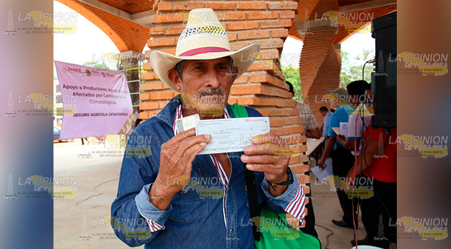 En Coatzintla y Cosoleacaque, entrega SEDARPA más de 1 mdp de Seguro Agrícola