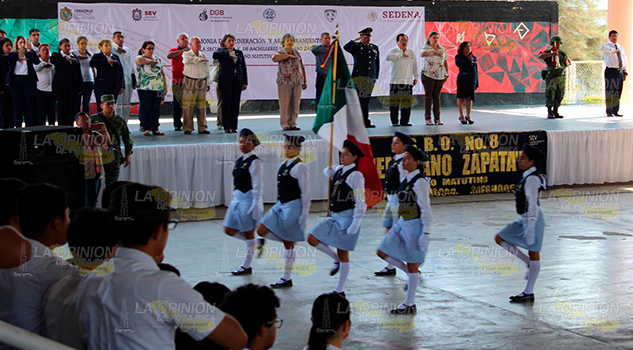 Tras 35 años de servir y ser testigo de generaciones enteras, incineran Bandera en solemne acto