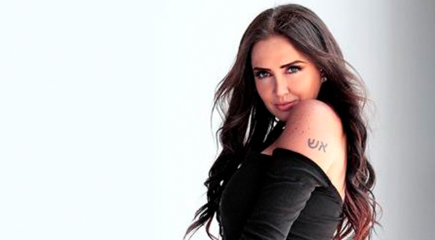 Celia Lora posa de nuevo como Dios la trajo al mundo