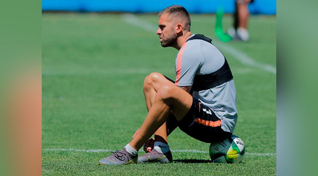 Herrera descarta error en contratación de Ménez