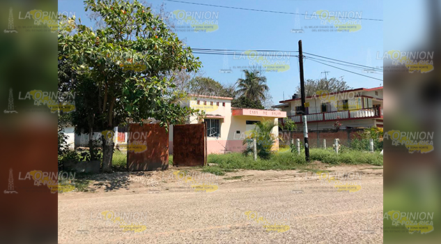 Abandonada casa de salud en Zapotalillo