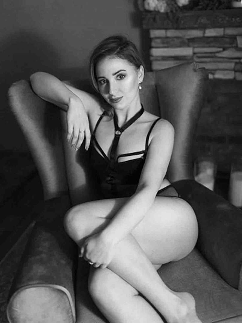 Pediatra rusa desata polémica por publicar fotos sexys