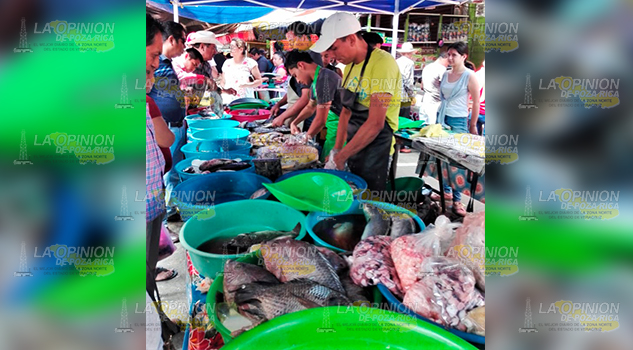 Suben hasta $320 el kilo de camarón; venta de ostión crudo sigue prohibida