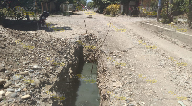 Por pestilencia de drenaje, ayuntamiento acelerará trabajos en Entabladero