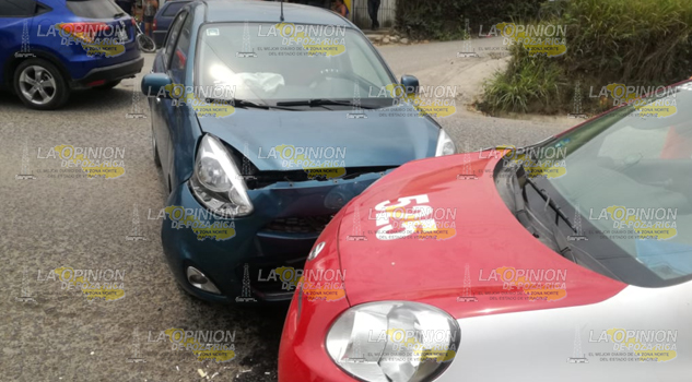 Rebasa a un autobús y choca en el kilómetro 2 de la carretera Tuxpan-Tampico