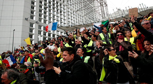 Chalecos amarillos marcharán insatisfechos por los anuncios de Macron