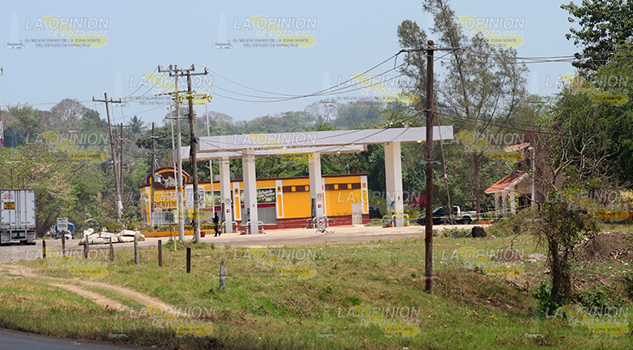 Inmovilizan las actividades en gasolinera de Chinampa, por presunto invasión de impuesto