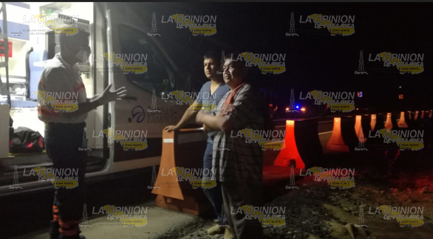 Aparatosa volcadura sobre la autopista Tuxpan-Naranjos