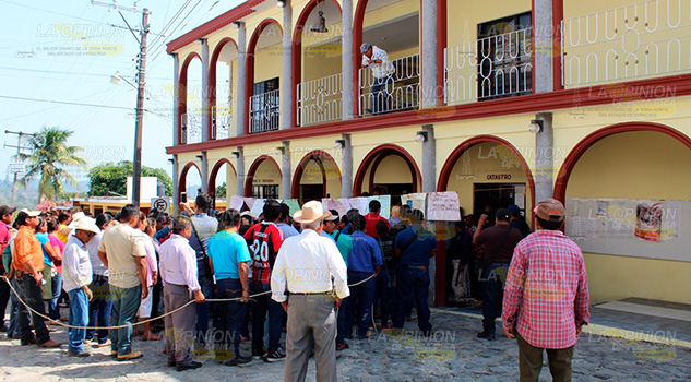 Alcaldesa intenta retomar el Palacio