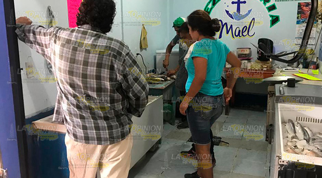 Pescados y mariscos suben 30%