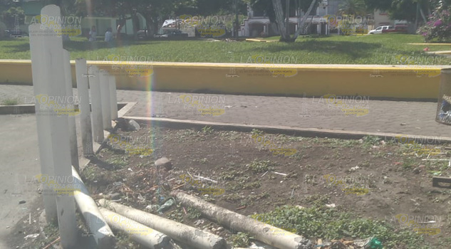 Tumbaran juego infantiles, además remodelarán la fachada del parque de Entabladero