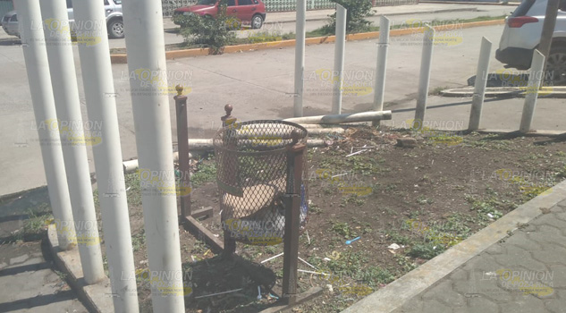 Tumbaran juego infantiles, además remodelarán la fachada del parque de Entabladero