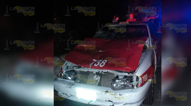 Taxi se estrella con un semoviente