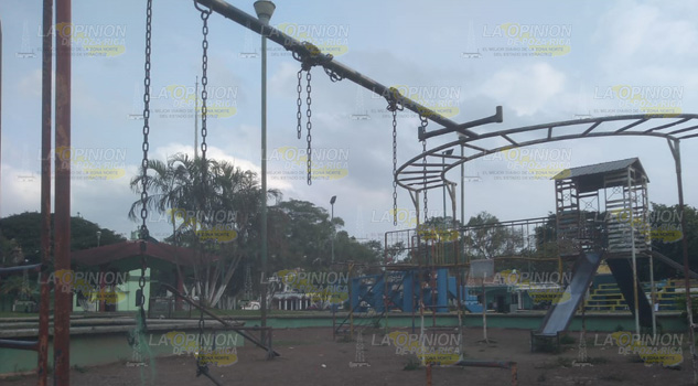 Tumbaran juego infantiles, además remodelarán la fachada del parque de Entabladero