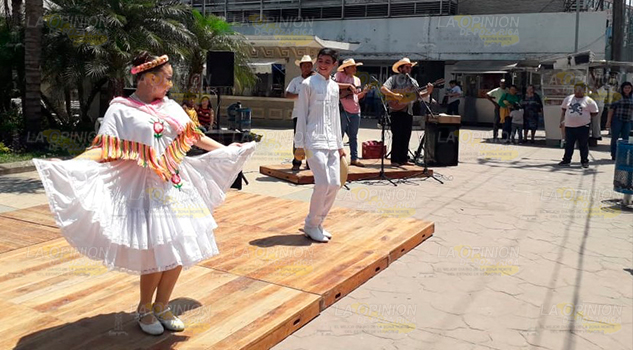 Vacacionistas disfrutan días de Huapangotón en Tuxpan